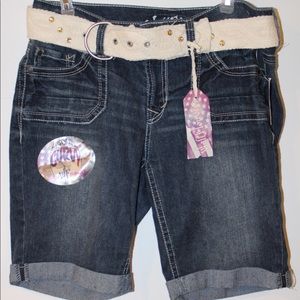 Woman’s Wallflower Denim Shorts/ Size:11